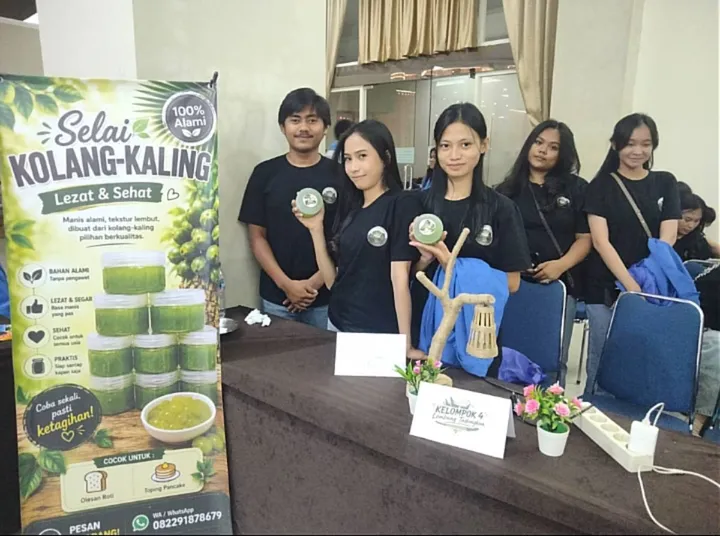 MAHASISWA PAMERKAN PRODUK BERBASIS KEARIFAN LOKAL HASIL KKN