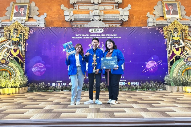 MAHASISWA UKI PAULUS MASUK PERINGKAT ENAM BESAR LOMBA ARTIKEL ILMIAH NASIONAL